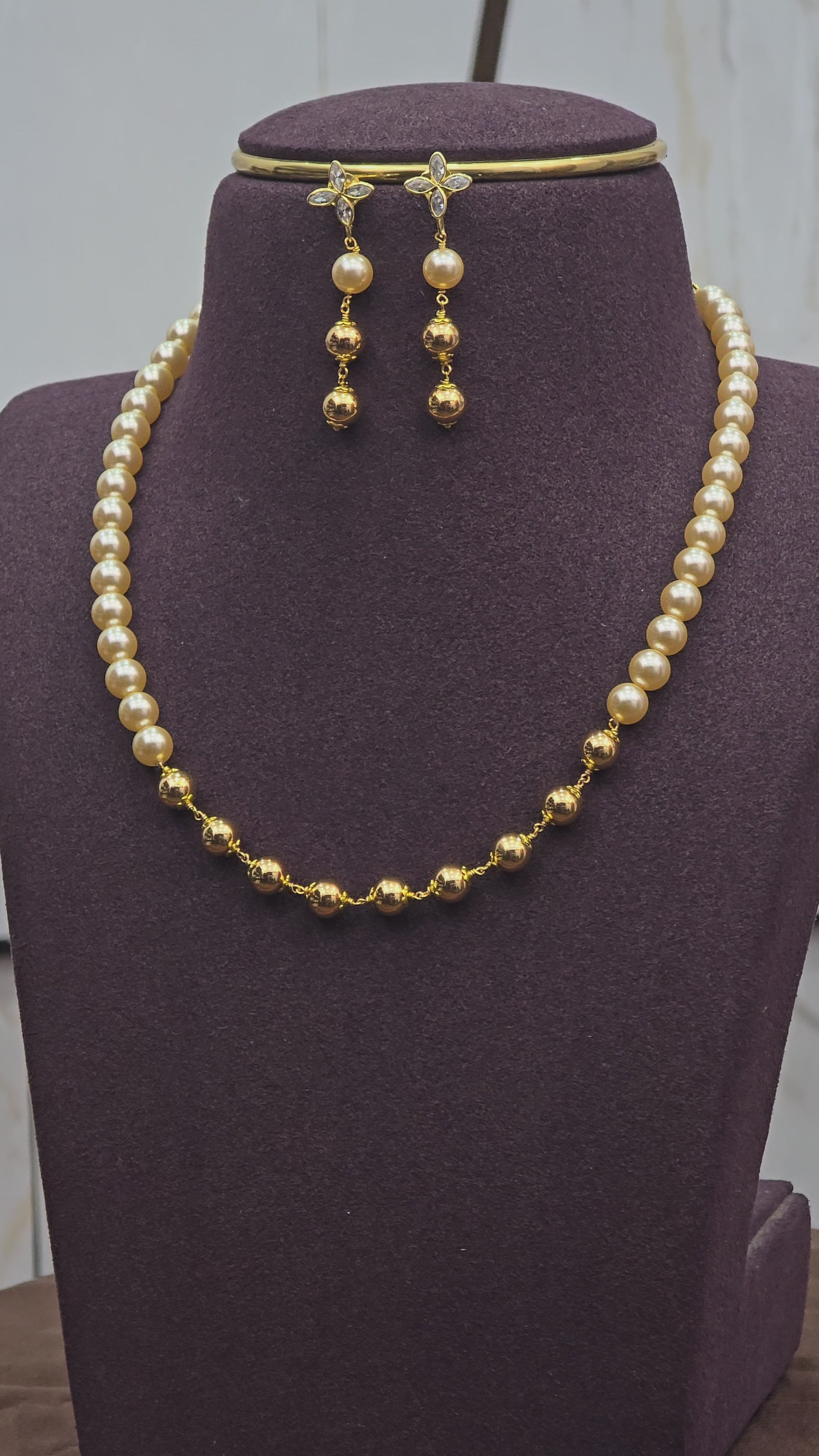 Swarovski pearls necklace