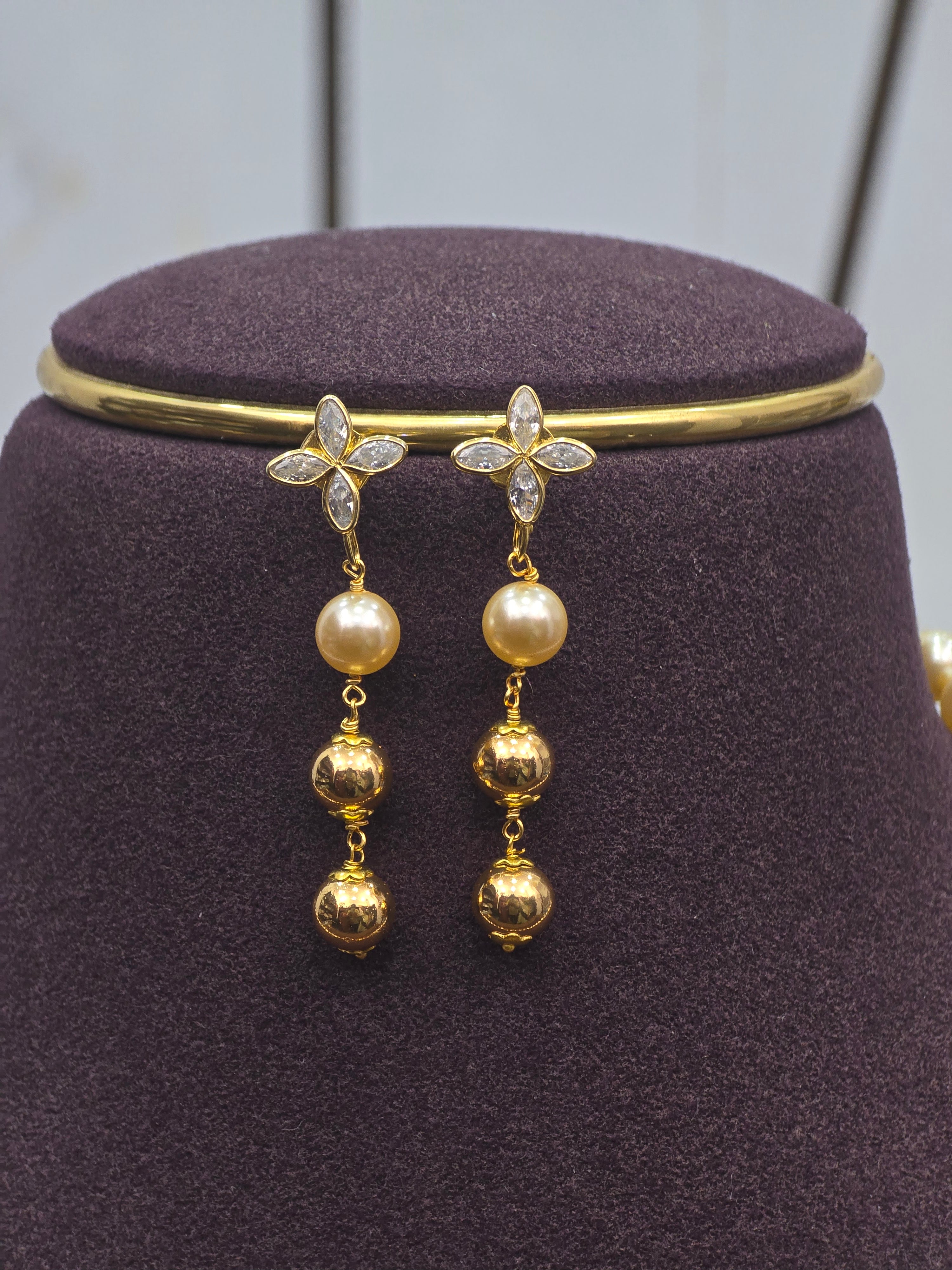 Swarovski pearls necklace