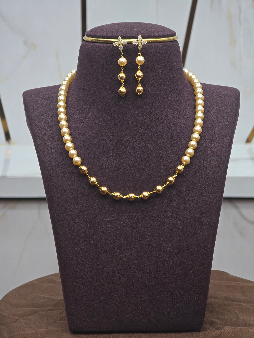 Swarovski pearls necklace